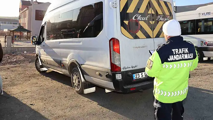 Elazığ'da jandarmadan okul önlerinde denetim