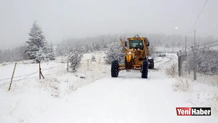 Elazığ'da Kar 38 Köy Yolunu Kapattı