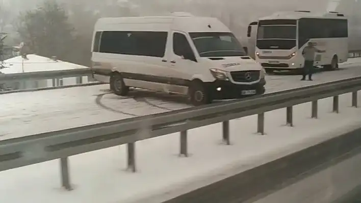 Elazığ'da Kar Yağışı Trafiği Vurdu