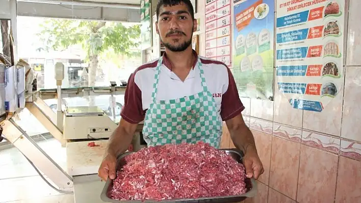 Kasapların Kıyma Mesaisi Başladı