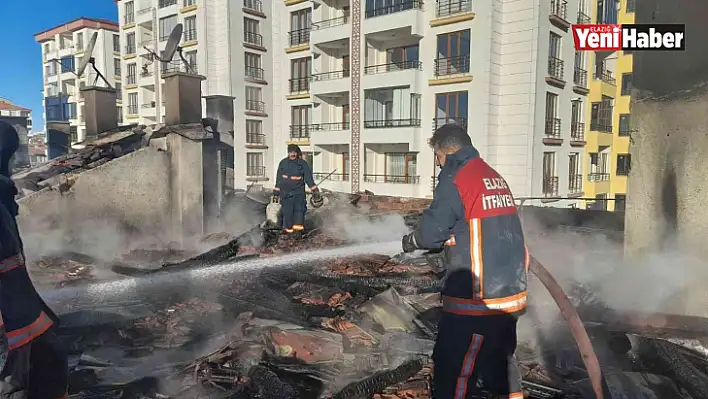 Elazığ'da korkutan yangın: Alevler geceyi gündüze çevirdi