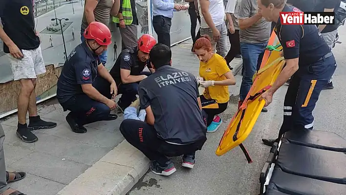 Elazığ'da otomobil yayaların arasına daldı: 3 yaralı