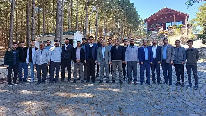 Elazığ'da Doğa Yürüyüşü Düzenlendi