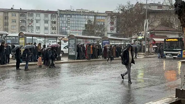 Elazığ'da Sağanak Yağış Etkili Oldu