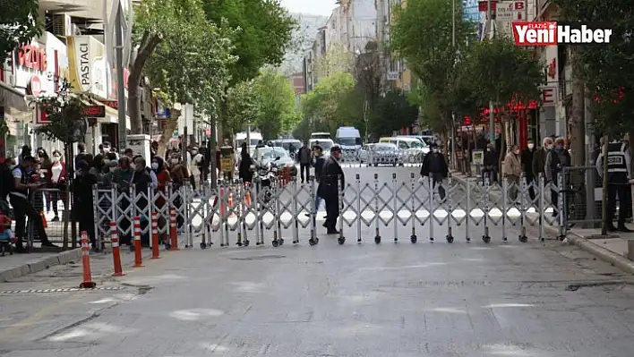 Elazığ'da Sosyal Mesafesiz Kuyruklar Vatandaşı Çileden Çıkardı!