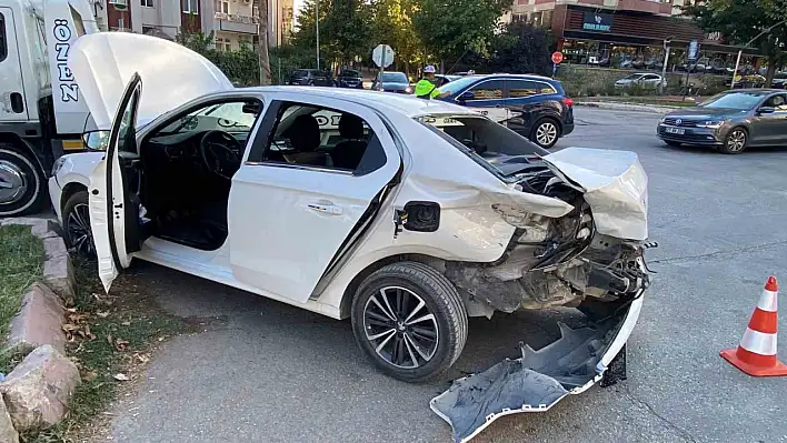 Elazığ'da trafik kazası: 2 yaralı