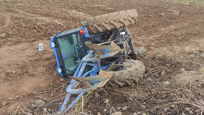 Elazığ'da Traktör Devrildi