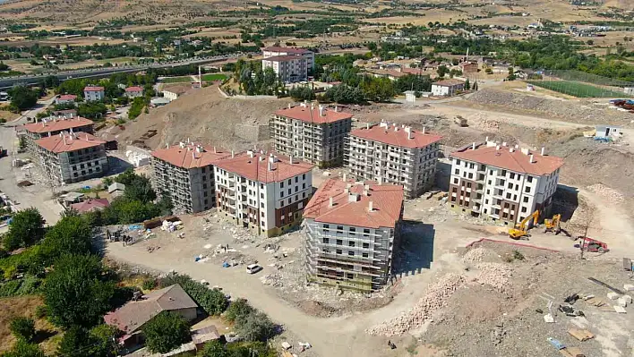 Elazığ'da yapımı devam eden TOKİ konutları hızla yükseliyor