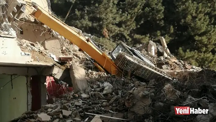 Elazığ'da Yıkım Sırasında Yaşananlar Yürekleri Ağza Getirdi !