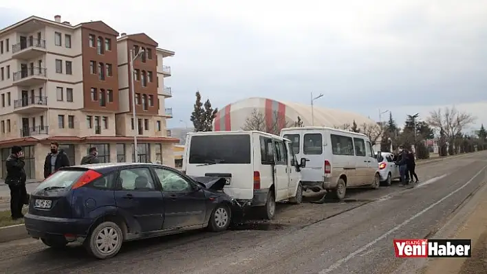 Elazığ'da zincirleme trafik kazası: 4 yaralı