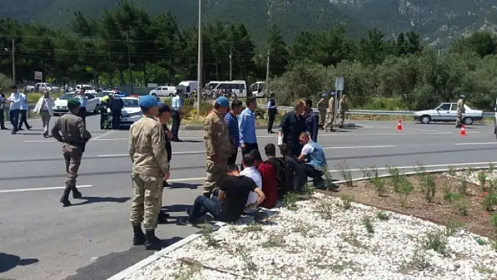 Askerleri Taşıyan Midibüs Kaza yaptı