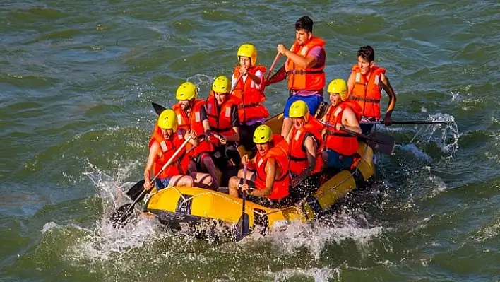 Palu'da Rafting Heyecanı Devam Ediyor