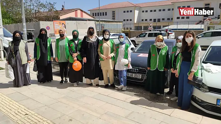 Elazığ İHH 'Yetim Gülerse Dünya Güler'