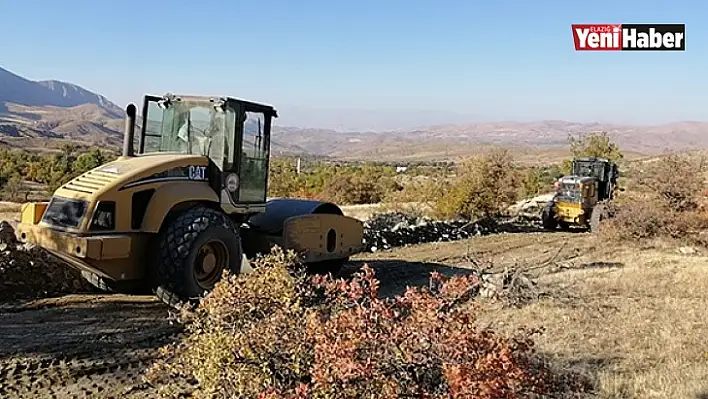 Elazığ İl Özel İdaresi Yol Yapım Çalışmalarını Sürdürüyor