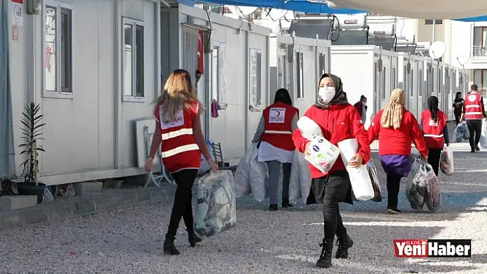 Elazığlı Depremzedelere Kızılay'dan Battaniye Desteği!