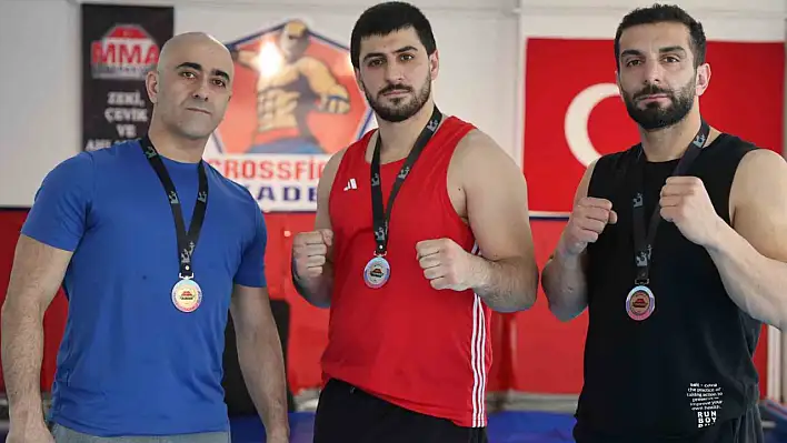 Elazığlı sporcular Türkiye MMA Şampiyonasında madalyaları topladı