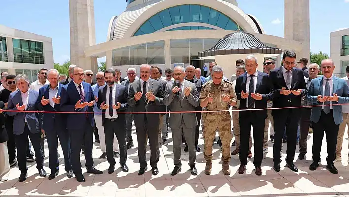 Elazığ'da Gençlik Merkezi Açıldı