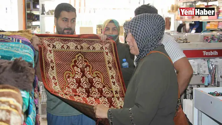 Hac Malzemesi Satışında Yoğunluk Başladı