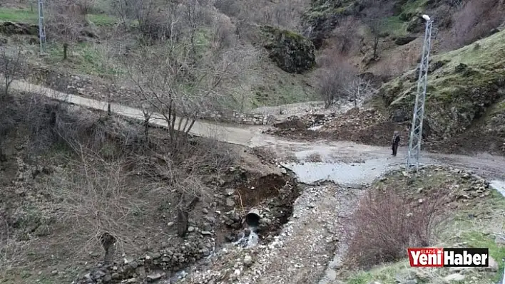 Heyelan Nedeniyle Kapanan Köy Yolu Ulaşıma Açıldı