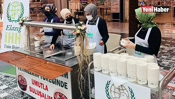 İHH'dan Aşure Standı