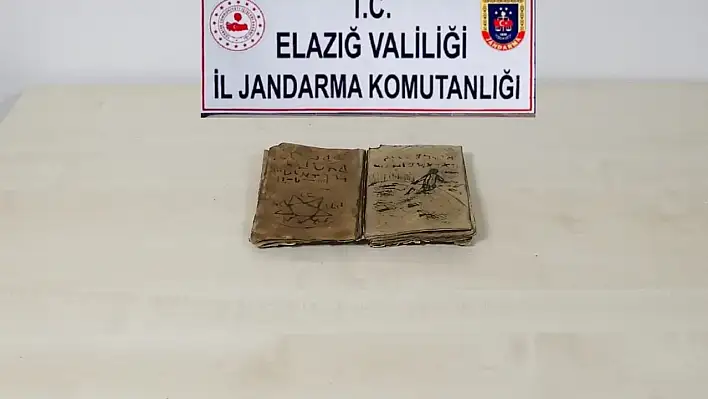 Jandarma alıcı kılığına girdi, Elazığ'da Roma döneminden kalma kitap ele geçirildi