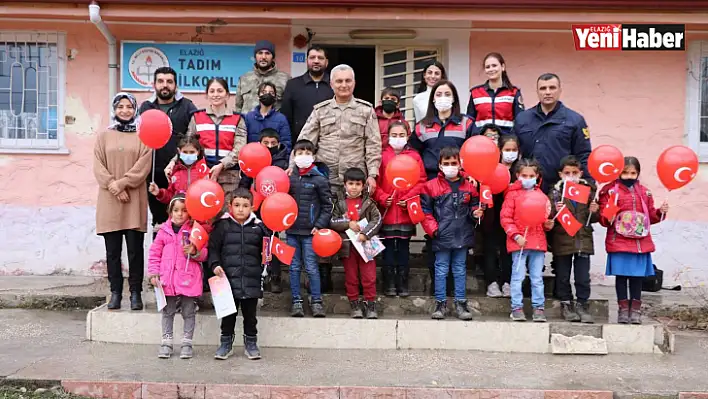 Jandarmadan Öğrencilere Anlamlı Ziyaret