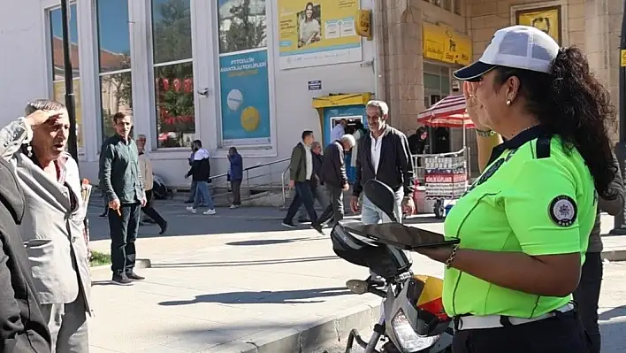 Elazığ'da Kadın Polise Tekmil Verdi