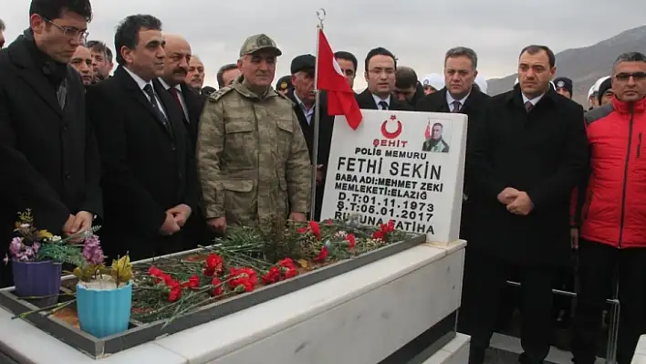 Kahraman Şehidimiz Kabri Başında Anıldı