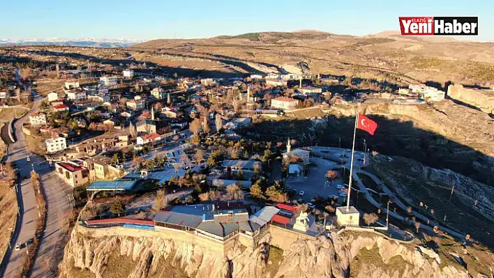 Mevsimler tersine döndü: Batıda kar yağarken Elazığ'da bahar havası yaşanıyor