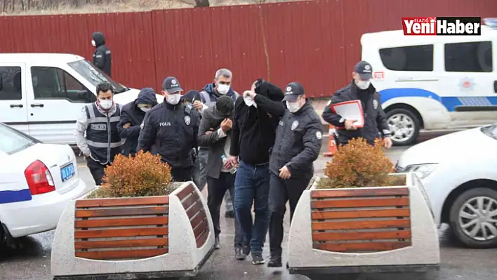 Polis tarafından suçüstü yapılan 4 şüpheliden 3'ü tutuklandı