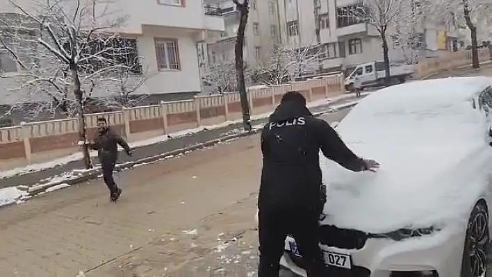 Çocukların Polislerle 'Kar Topu' Eğlencesi