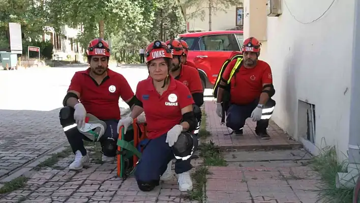 Sağlık Personellerine Deprem Tatbikatı