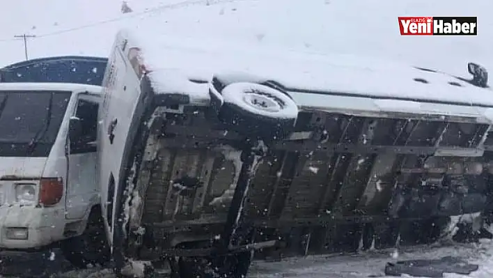 Servis aracı önce pikapla çarpıştı ardından yan yattı