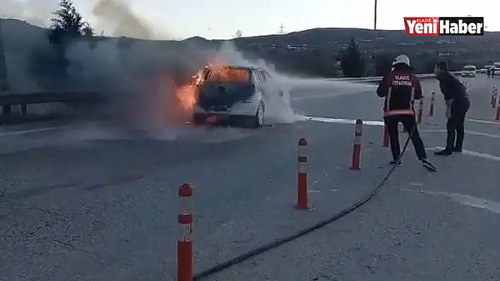 Seyir halindeki araç alev topuna döndü