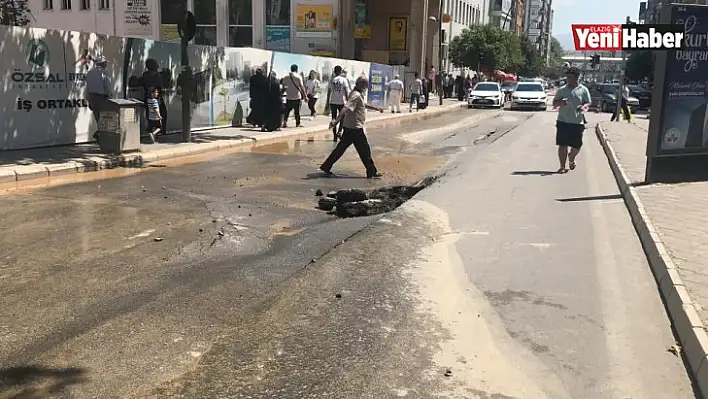 Son Dakika!! Elazığ'da Yol Çöktü!