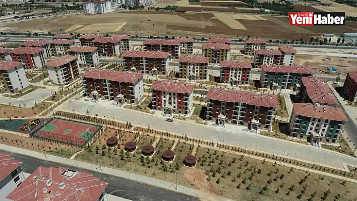 Yeni yuvalarına kavuşan deprem mağdurları: 'Evler 5 yıldızlı otel gibi'