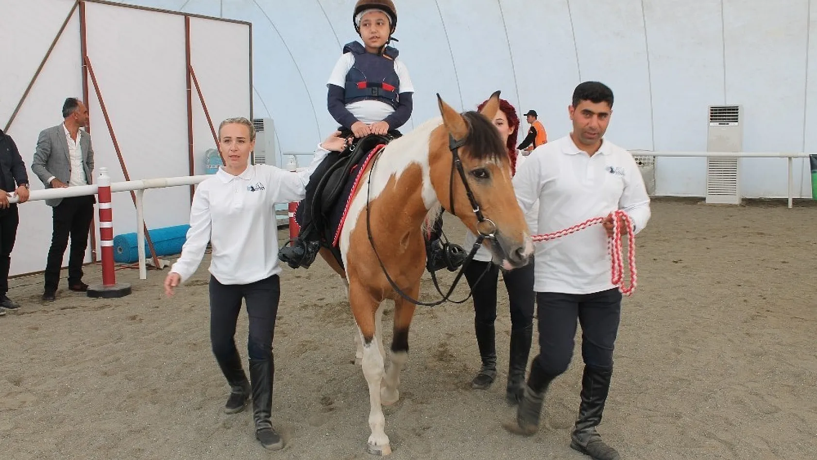 Elazığ'da atla terapi dönemi 