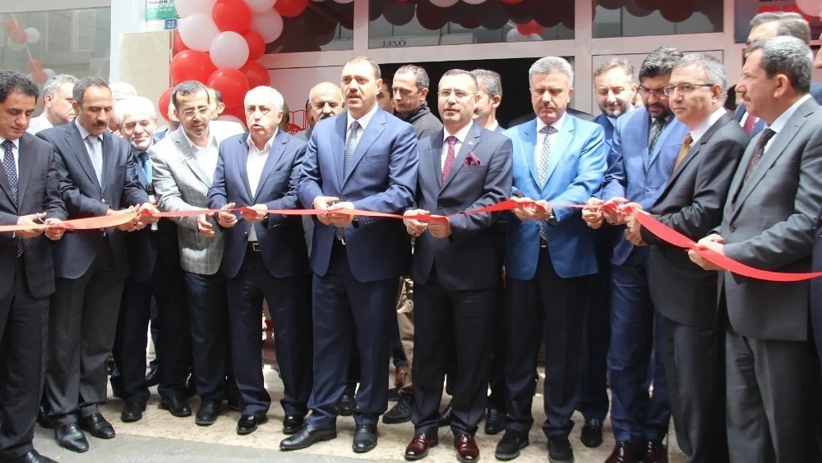 Elazığ'da Gençlik ve Eğitim Merkezi açıldı 