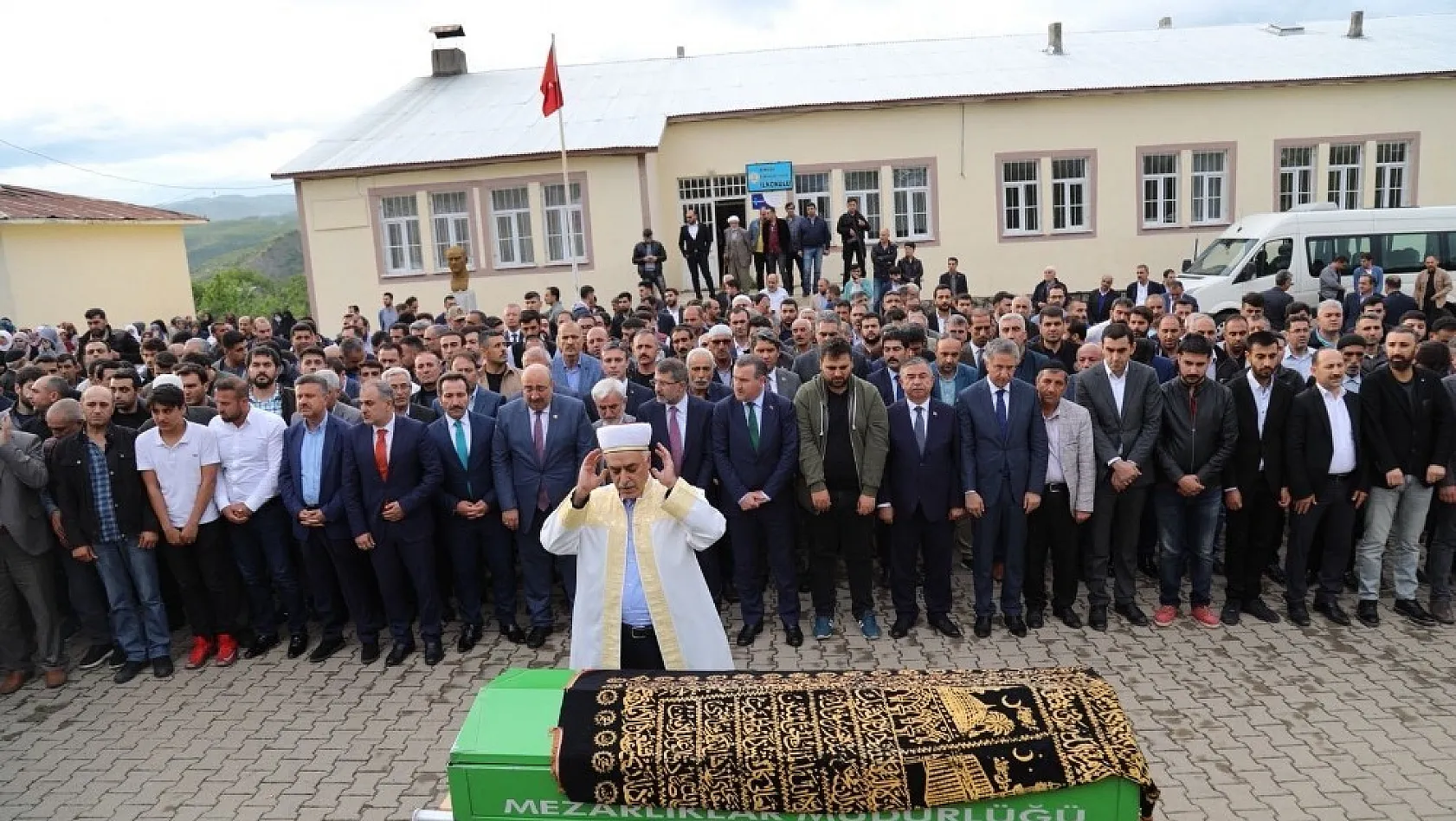 Kazada hayatını kaybeden AK Parti'li Bingöl son yolculuğuna uğurlandı