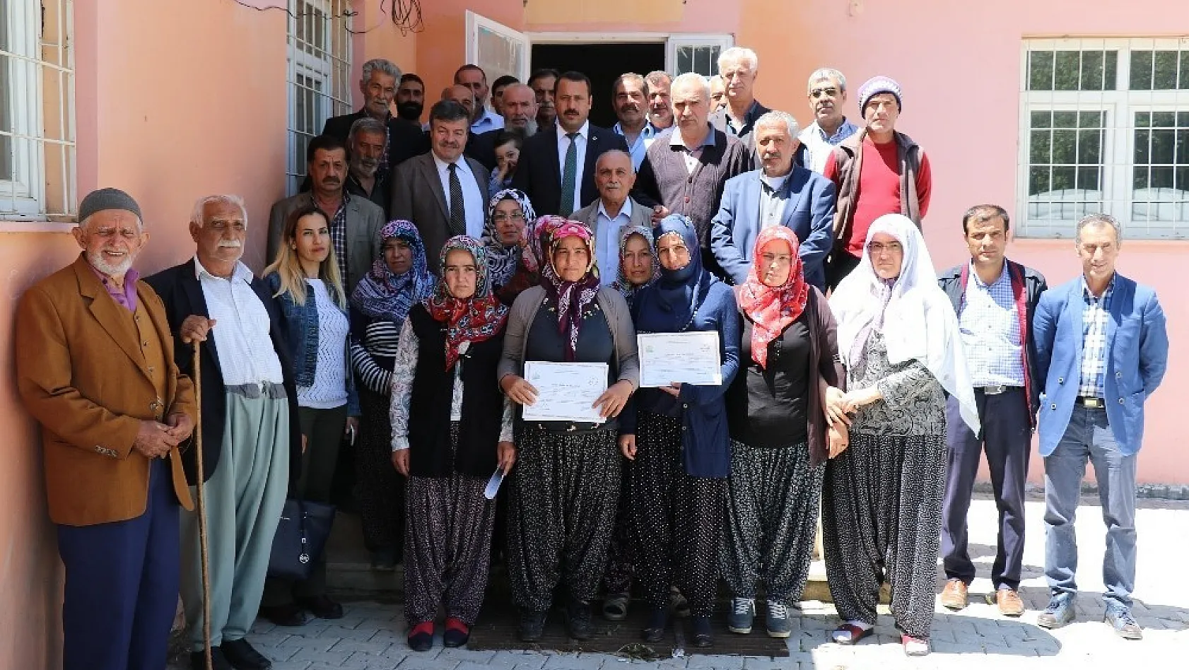 Elazığ'da 48 kursiyer sertifikalarını aldı 