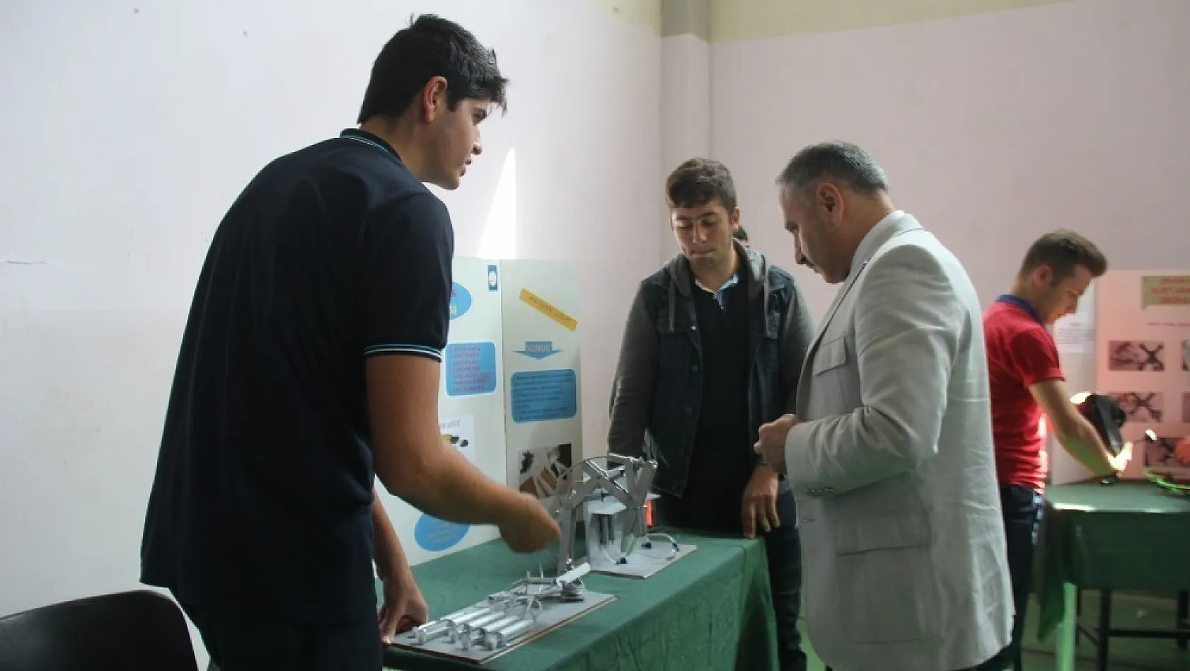Elazığ'da öğrencilerin geliştirdiği projeler sergilendi 