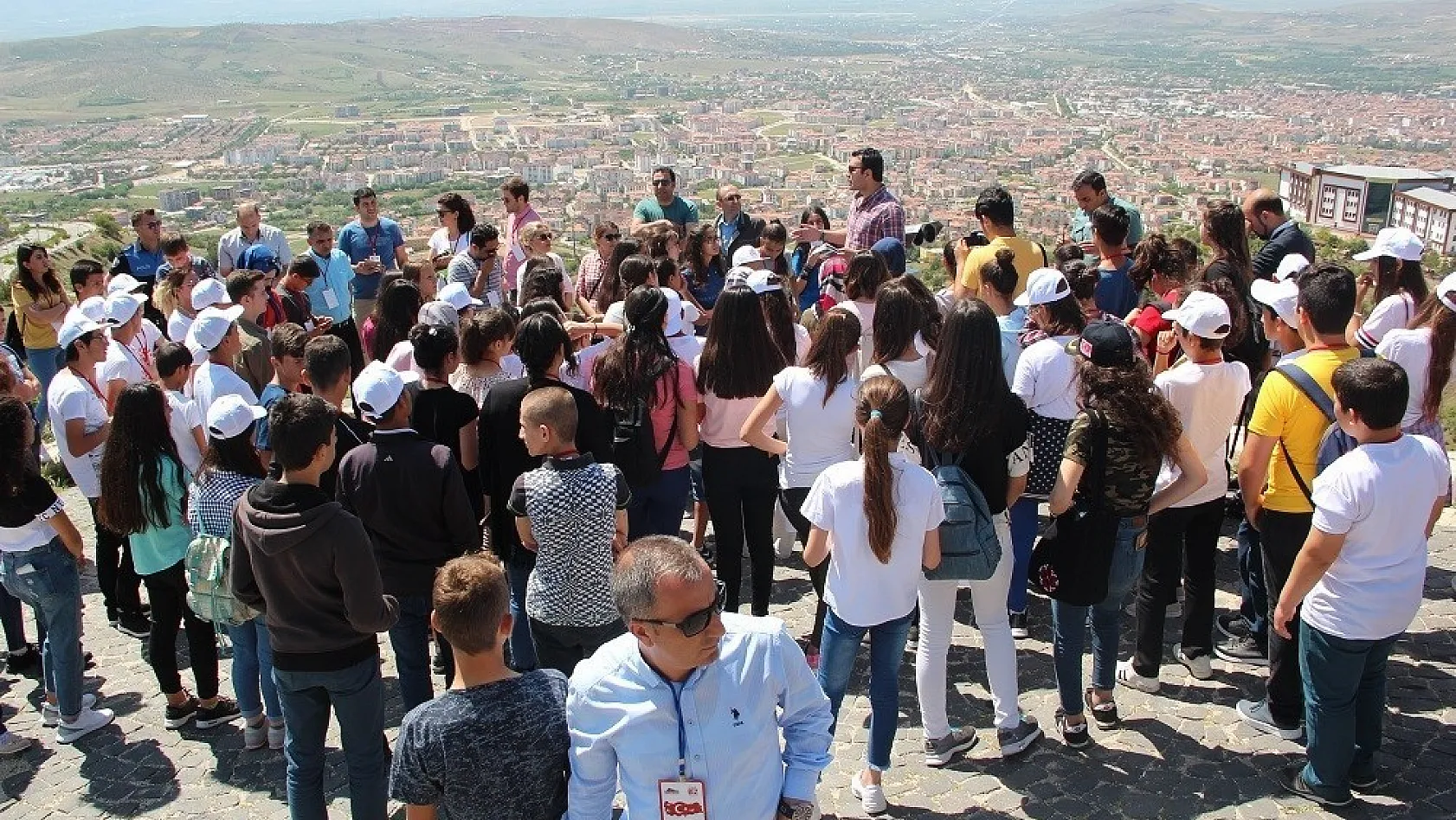 İzmir'li Öğrenciler Elazığ'da Ağırlandı