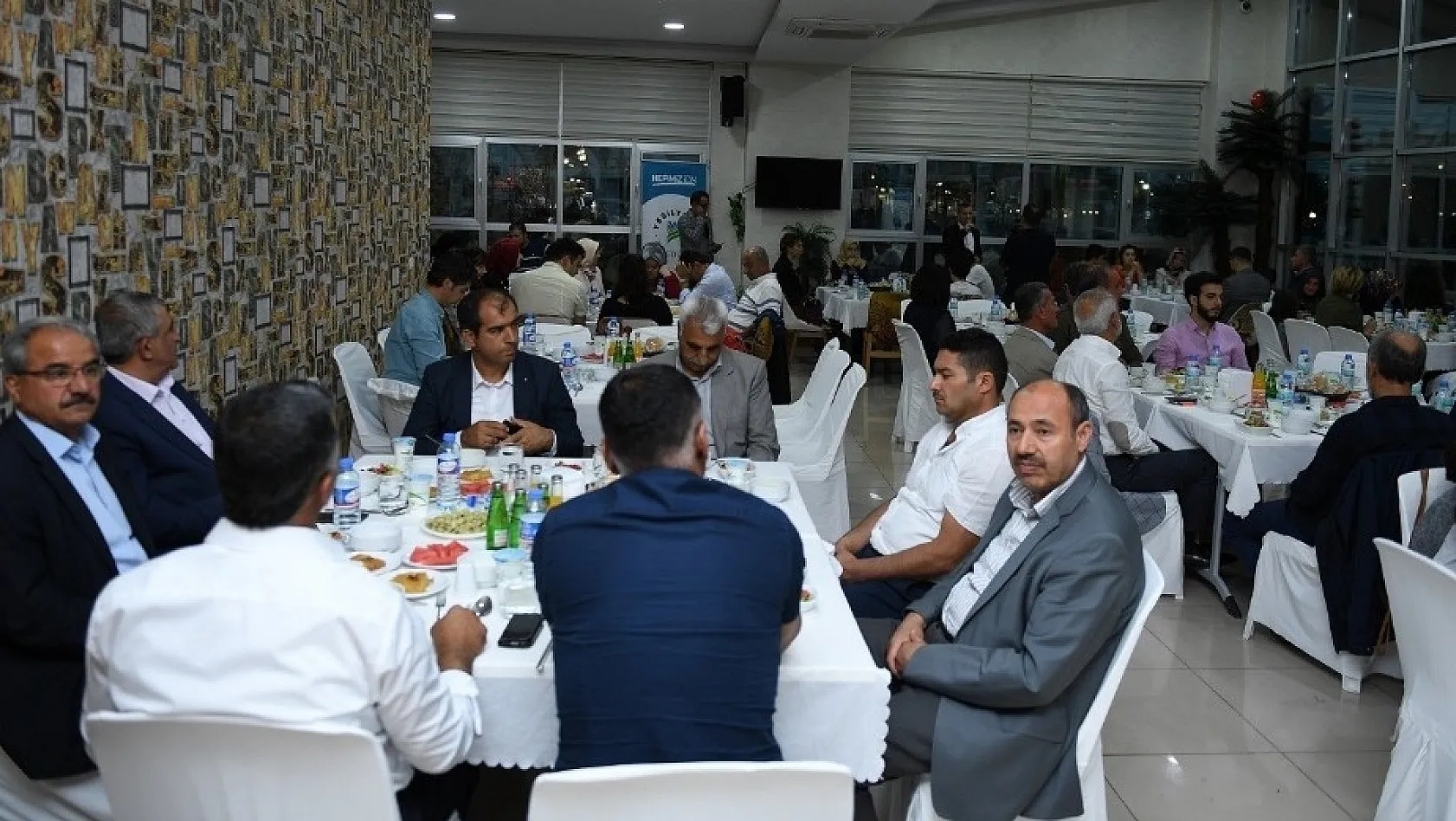 Başkan Çınar, meclis üyeleri ve ailelerini iftar yemeğinde ağırladı 