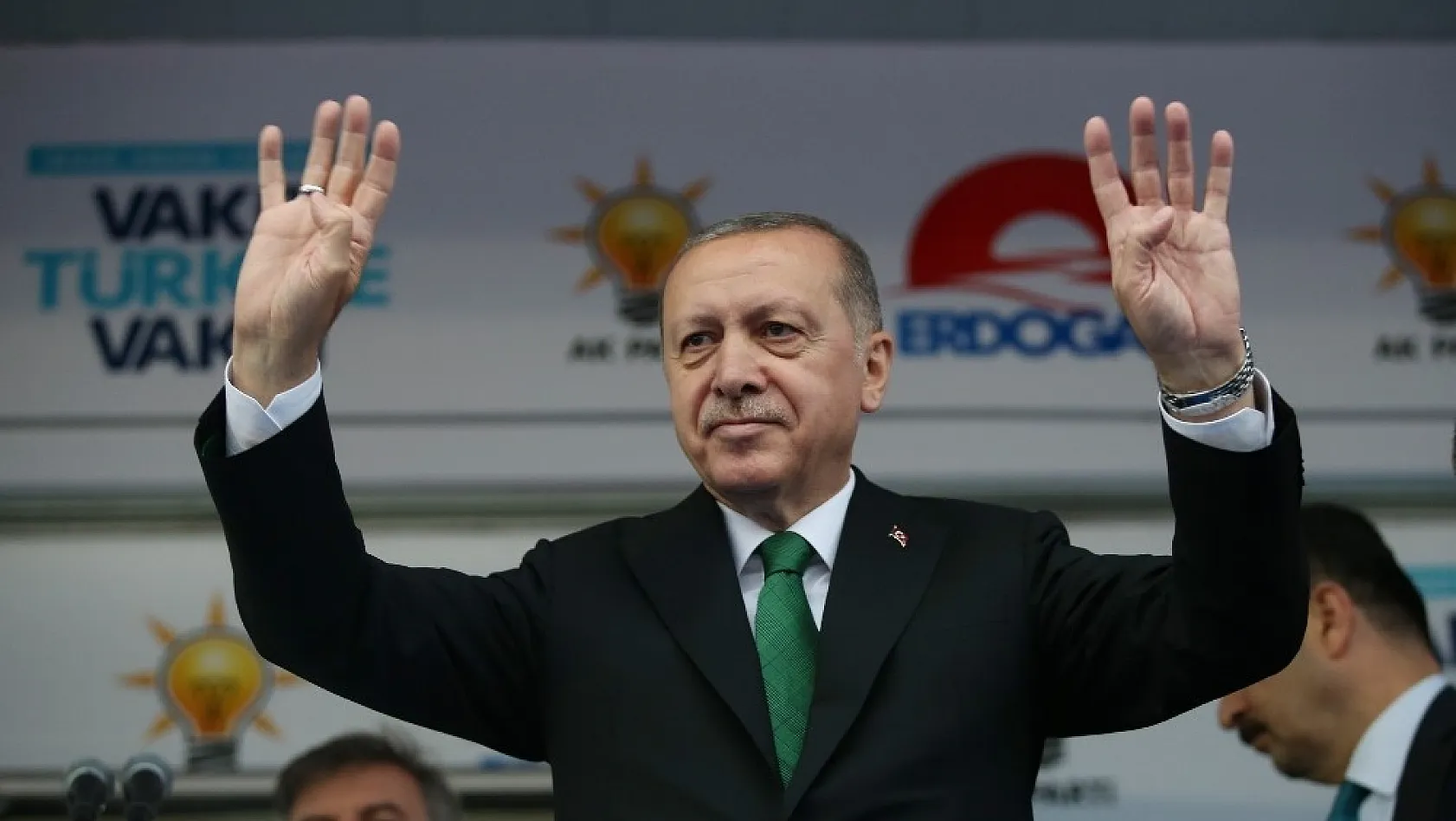Cumhurbaşkanı Erdoğan: 'Senin genel başkanın yalancı diye sen de yalancı olmaya mecbur musun' 