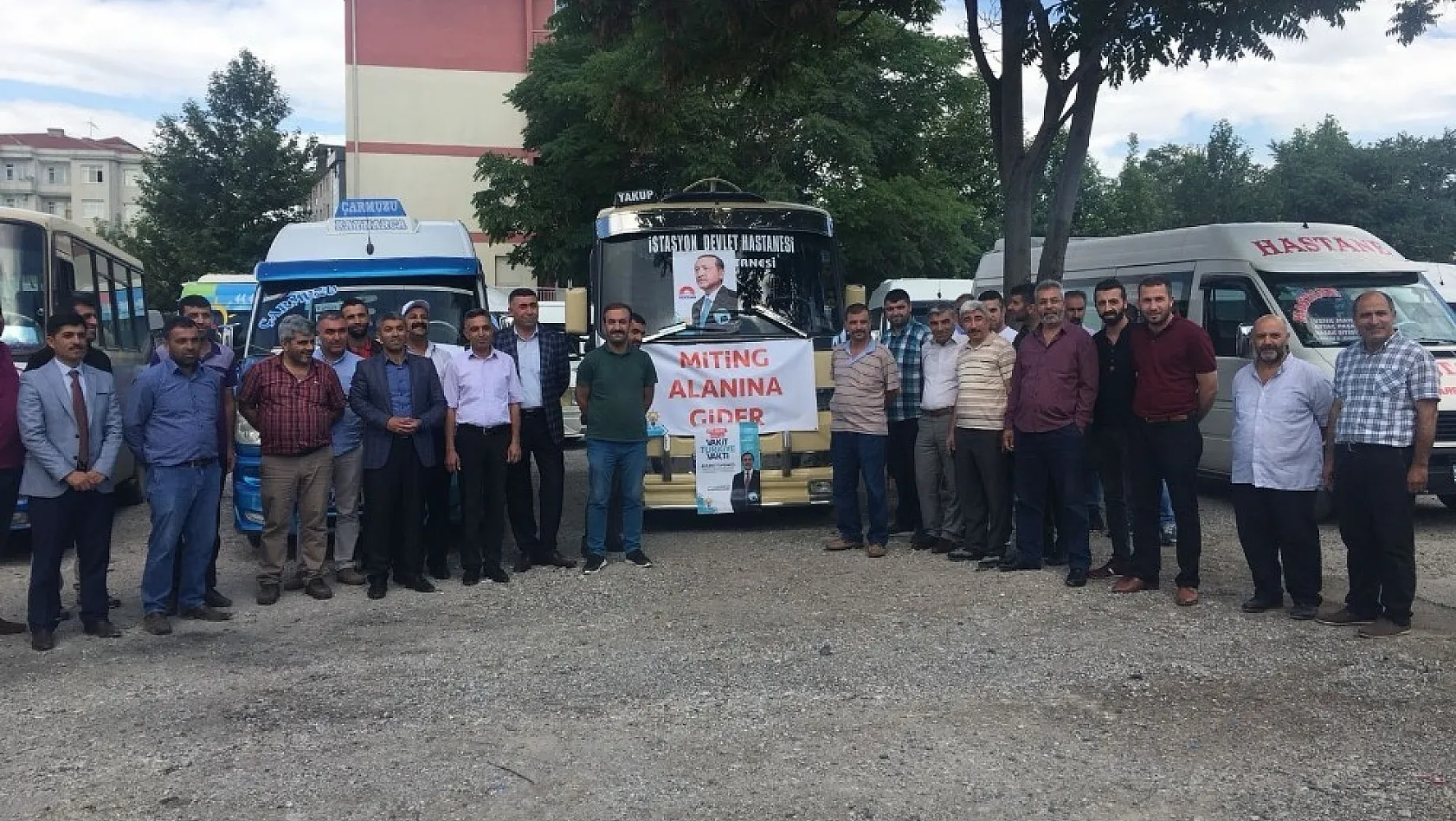 Cumhurbaşkanı Erdoğan'ın mitingine minibüsçülerden destek 