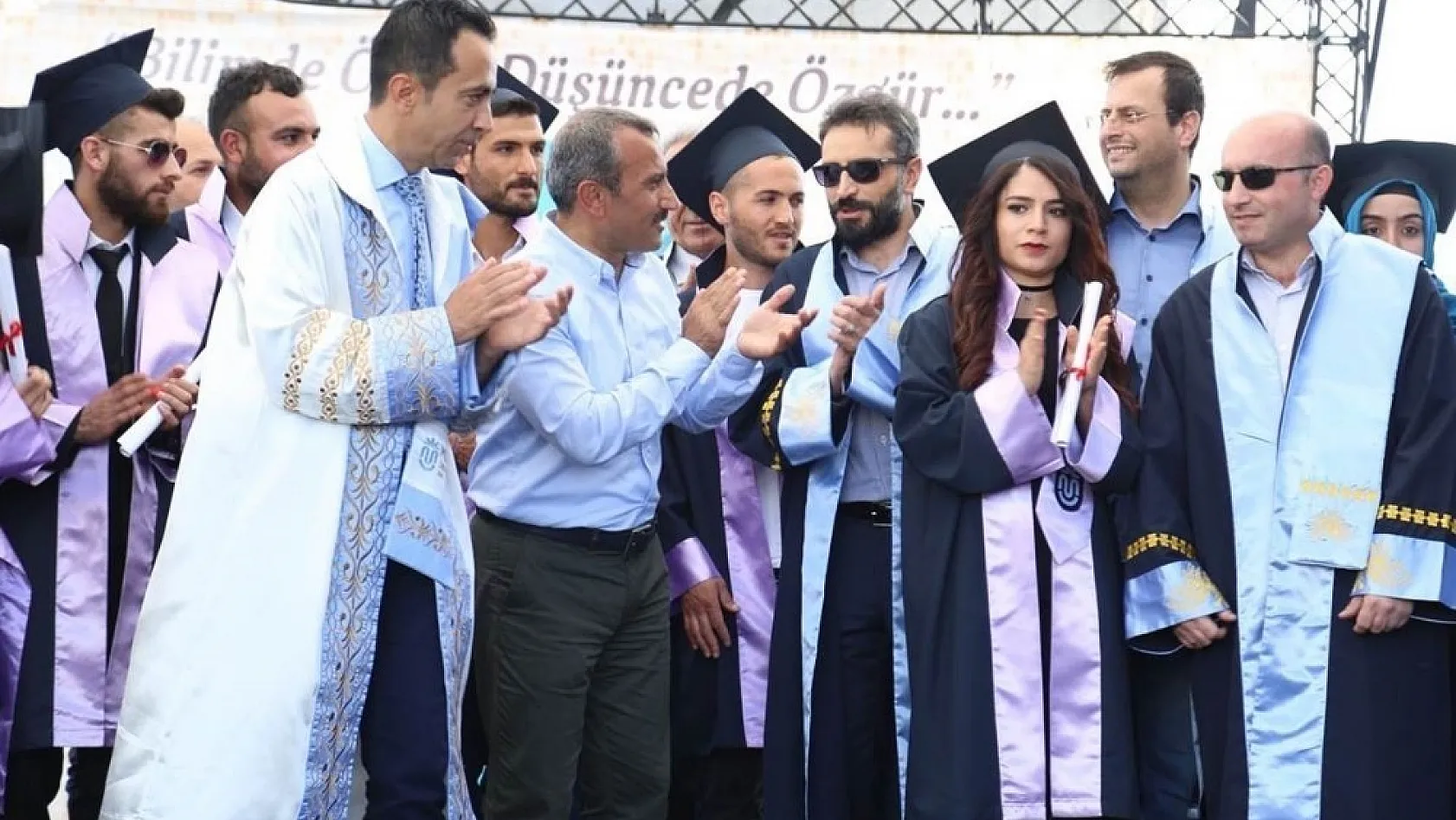 Tunceli'de bin 500 öğrenciye mezuniyet töreni 