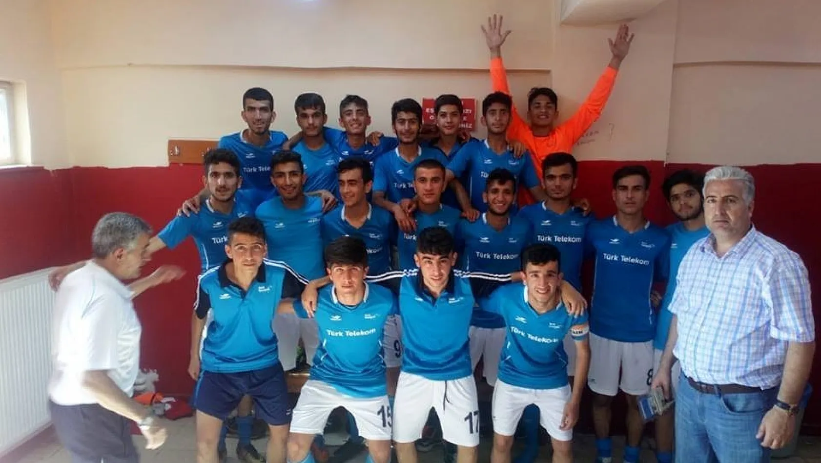 Malatya Telekomspor U17 takımı Kahramanmaraş'ta şampiyon oldu 