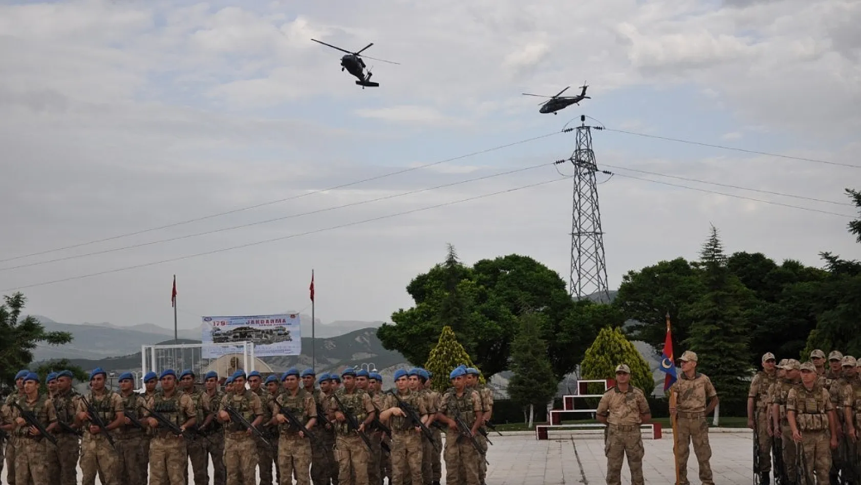 Jandarmanın kuruluşu helikopter, gösterisiyle kutlandı 