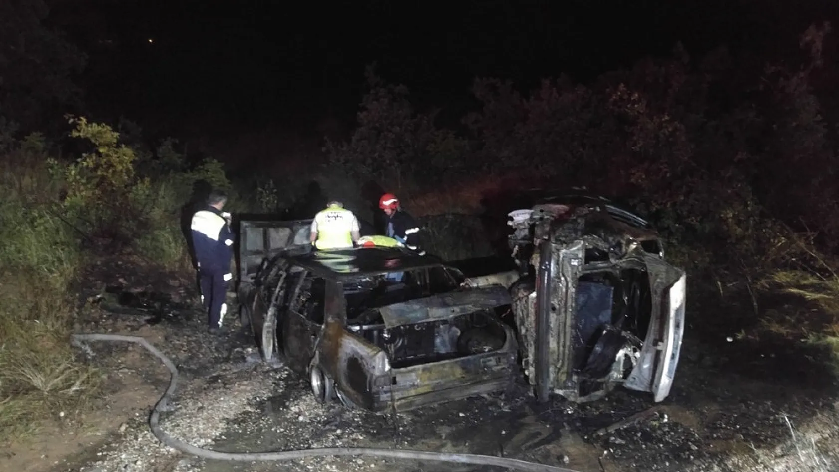 Tunceli'de kaza sonrası iki araç yandı, 4 kişi yaralandı 