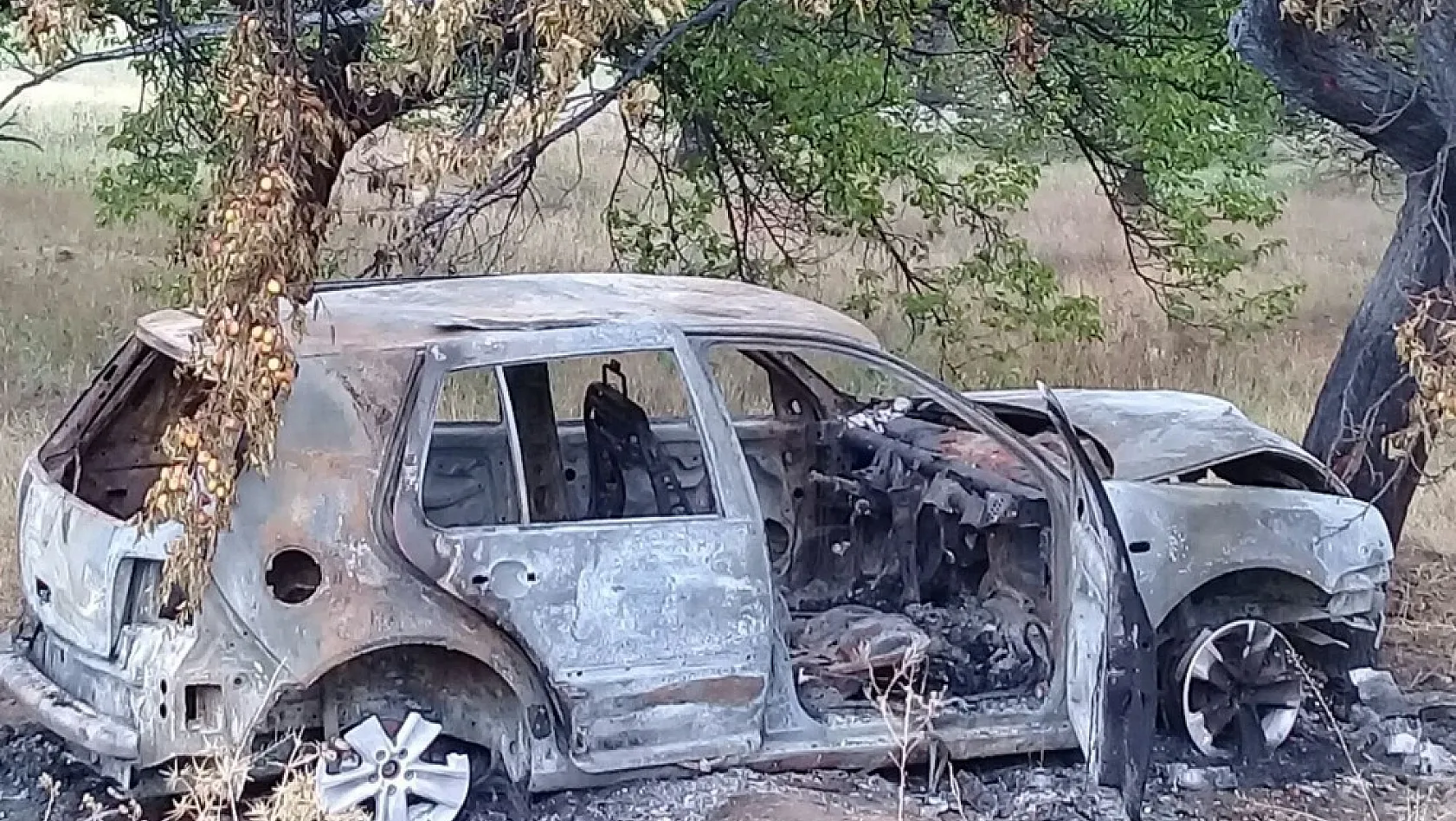 Takla atan otomobil cayır cayır yandı: 2'si ağır 5 yaralı 